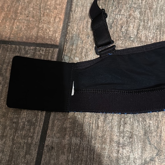EUC Lululemon Bubbles Pipe Dream Blue/Black Ta Ta Tamer III Bra - Picture 5 of 10